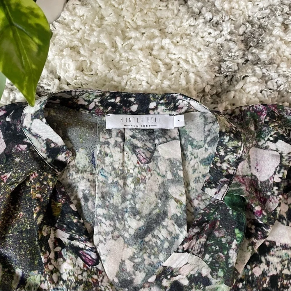 Hunter Bell NYC Toppin 100% Silk Abstract Print Blouse - Small - Picture 8 of 9